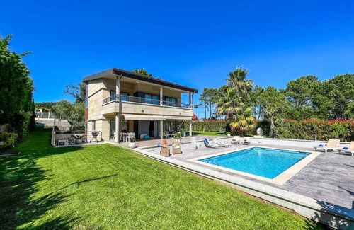 Montalvo House | Spacious, luxurious and comfortable Villa. Located on the beach of Montalvo.