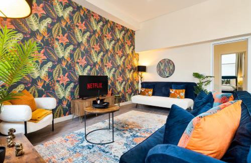 The King's Mile Apartment | Spacious Luxury City Apartment with Terrace & High Ceiling