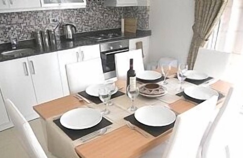 Kemer Mahallesi Apartment | Spacious luxury living on magnificent gated Tropicana