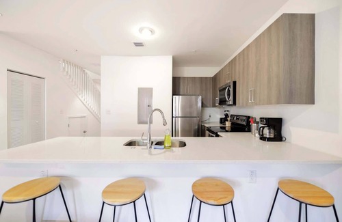 Golden Glades House | Spacious Miami Townhouse W Free Parking