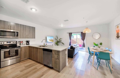 Golden Glades House | Spacious Miami Townhouse W Free Parking