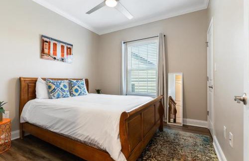 Tulane - Gravier House | Spacious Mid-city Home W Pool & Balcony