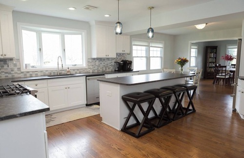 West Freehold House | Spacious Modern Home in West Freehold