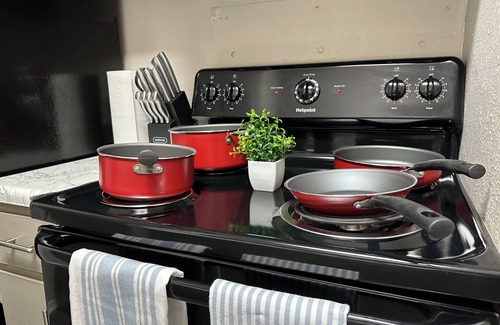 Sherman Apartment | Spacious modern 2 bdrm apt with pool, washer/dryer, internet, great location