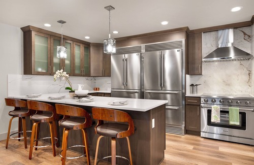 Olympic Hills House | Spacious & Modern 6-Bed Family Retreat Near Golf Course