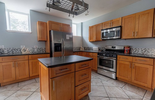 East Liberty House | Spacious Modern 7BR Retreat ~ 3 Story Gem in Pittsburgh