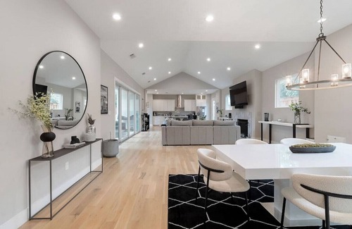 Dallas House | Spacious Modern Family Home