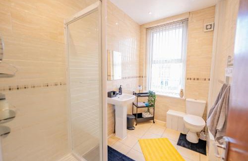 Adamsdown Apartment | Spacious Modern & High Ceiling One Bedroom Apartment