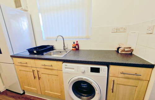 Everton House | Spacious Modern Home by Liverpool Football Stadium