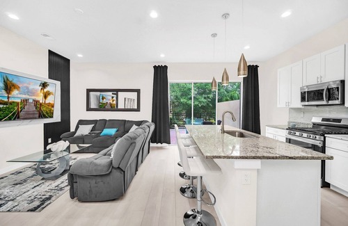 Crestwynd Bay House | Spacious, mordern and themed 5 Bedroom home minutes from Disney and waterparks!