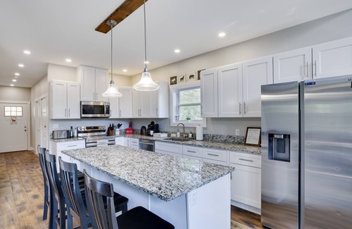 Jim Thorpe Ski Chalet | Spacious Mountain Chalet For Groups & Family Reunions with Pool & Lake Access!