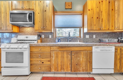 Dillon House | Spacious Mountain House, with 2 Car Heated Garage