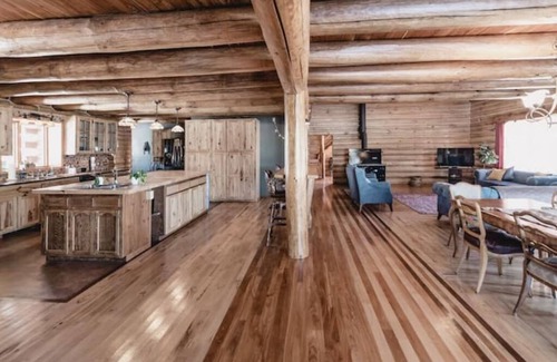 Viola Cabin | Spacious Multi-family Log Home with Sauna
