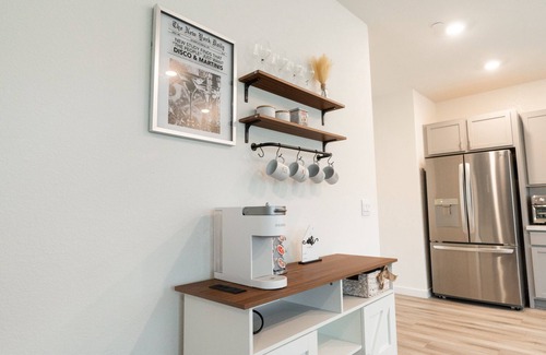 Elk Grove House | Spacious New 4-bedroom Family Friendly House in Elk Grove with WiFi and Parking