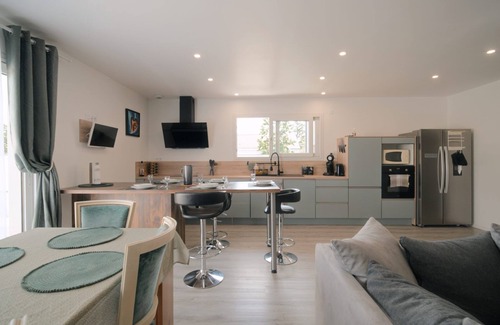 Pont-du-Chateau Villa | SPACIOUS NEW CONTEMPORARY VILLA