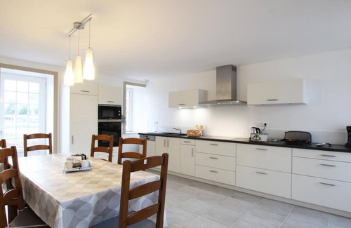 Le Vicel Cottage | Spacious Normandy house with fireplace