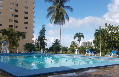 Ocho Rios Apartment | Spacious Ocho Rios Beach Apt with A/C, Cable TV, WiFi, Kitchen, Pool & View