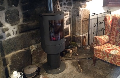 Carrouges Cottage | Spacious Old Cottage with Play Barn and view of Chateau in Normandy Countryside