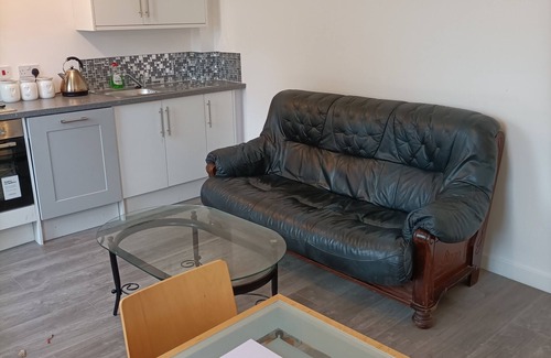 Wakefield Apartment | Spacious one bedroom & Living Room family apartment - non smoker