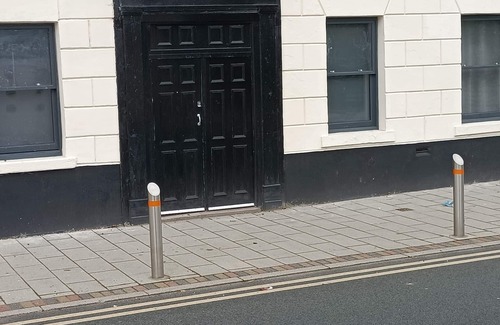 Wakefield Apartment | Spacious one bedroom & Living Room family apartment - non smoker