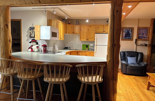 Okanagan-Similkameen Ski Chalet | SPACIOUS ONE BEDROOM UNIT AT APEX MOUNTAIN WITH AWESOME VIEW.PET FRIENDLY.