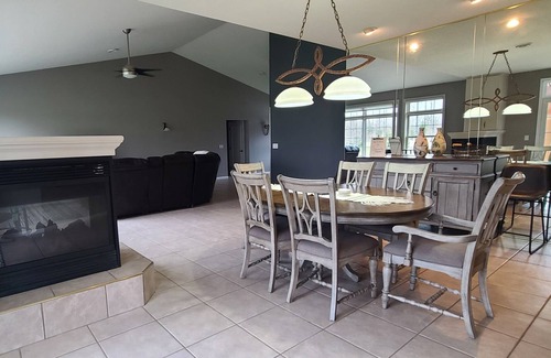 Starbuck House | Spacious one-level family friendly, tranquil backyard with boat access.