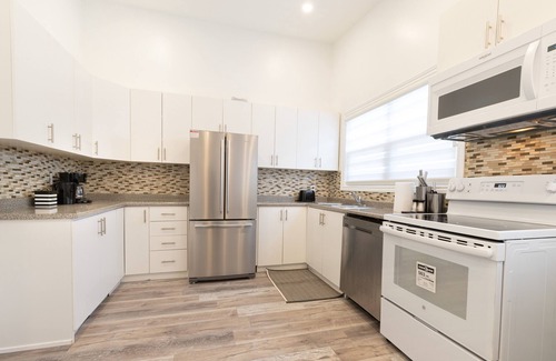 Bathurst Manor House | Spacious Open Concept Home