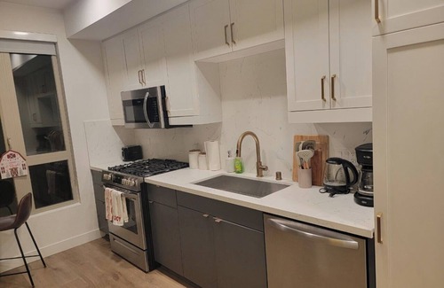 Hillcrest Apartment | Spacious peacefull studio w/free parking, hot tub, gym. Near Balboa Park.