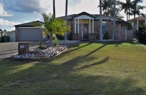 Mountain Creek House | Spacious Pet Friendly Home with Private Pool 5mins from Mooloolaba Beach