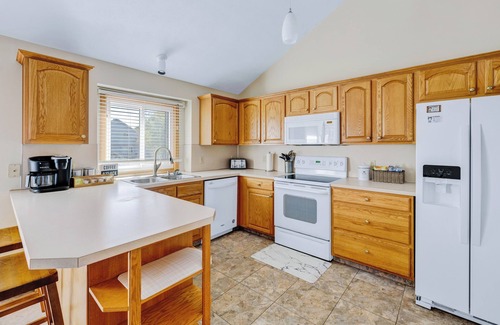 North Central Omaha House | Spacious Pet-Friendly Home Quiet Neighborhood