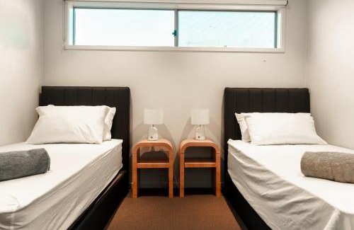 Point Cook House | Spacious Point Cook Retreat & Free Parking