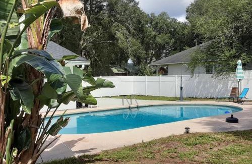 Putnam Hall House | SPACIOUS POOL HOME in North FL