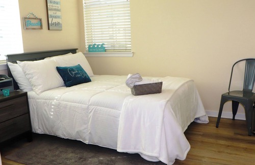 Rancho Cucamonga Condo | Spacious Private Rooms Near Ontario Mills & Airport – Pool & Gym Access!