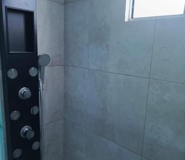 Quito House | Spacious private rooms close to American Embassy