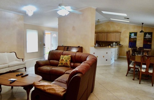Lake Worth House | Spacious property in a quiet neighborhood, 30% discount for stays over 28 days
