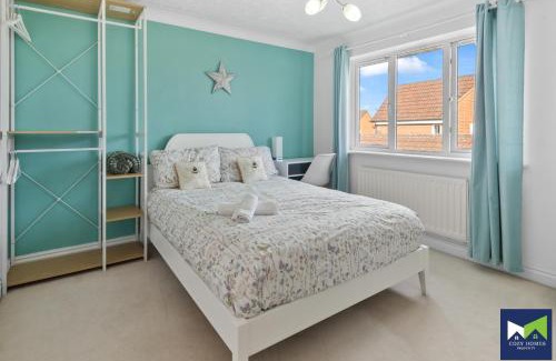 Rufford House | Spacious, Quiet 5-Bed 2-Bath Home with Parking & Garden Near NEC & Solihull