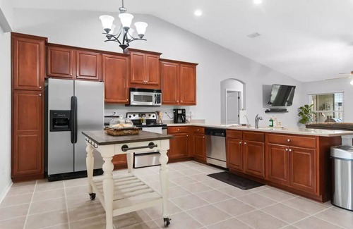 Lakeside House | Spacious, Quiet, & Clean Family Home