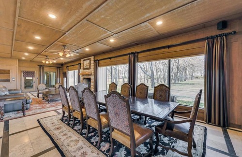 Weston House | Spacious Ranch Style Home w Cinema Room