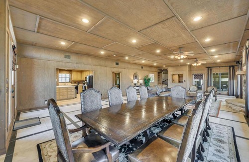 Weston House | Spacious Ranch Style Home w Cinema Room