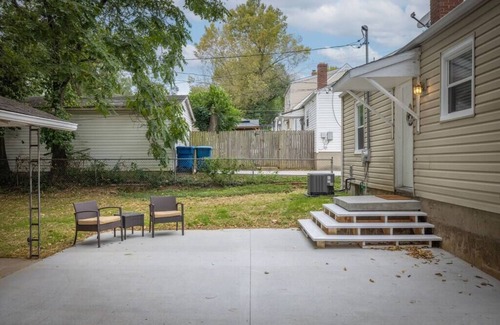 St. Charles Historic District House | Spacious Ranch, Walk to Main!