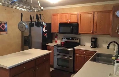 Kyle House | Spacious, Relaxing, Kyle Home with a Pool Table!