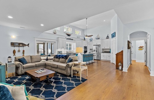 Southport House | Spacious & Relaxing with private pool!