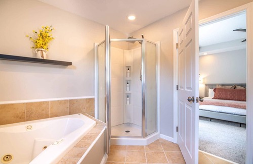 Glen Iris House | Spacious Retreat for All | Birmingham Getaway with Ping Pong Fun