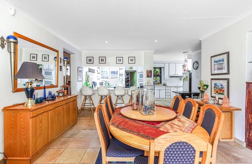 Gallo Manor House | Spacious retreat in Morningside