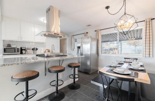 Dupont House | Spacious Retreat W Hot Tub & Fire Pit