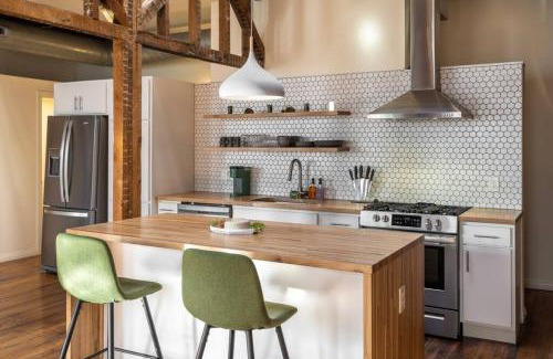 Over-the-Rhine Apartment | Spacious Retreat w Private Roof Deck Walkable to ALL