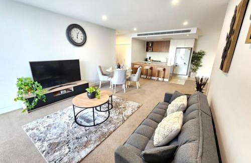 Hamilton Apartment | Spacious River View Escape with Free Secure Park - 2BR, 2BA and Sofa Bed