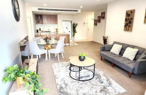 Hamilton Apartment | Spacious River View Escape with Free Secure Park - 2BR, 2BA and Sofa Bed