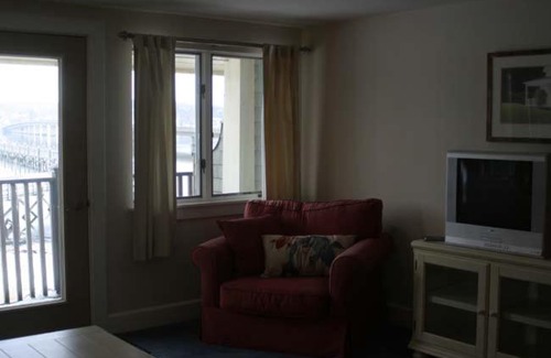 Edgecomb Apartment | Spacious riverfront with balcony Sheepscot Harbour Vacation Cub Studio #211