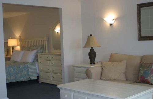 Edgecomb Apartment | Spacious riverfront with balcony Sheepscot Harbour Vacation Cub Studio #211